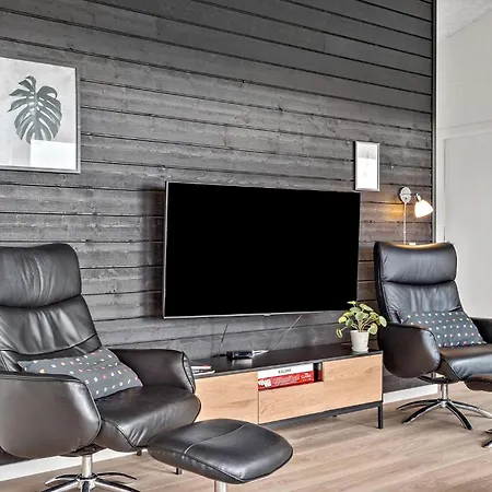 4 Bedroom Awesome In *