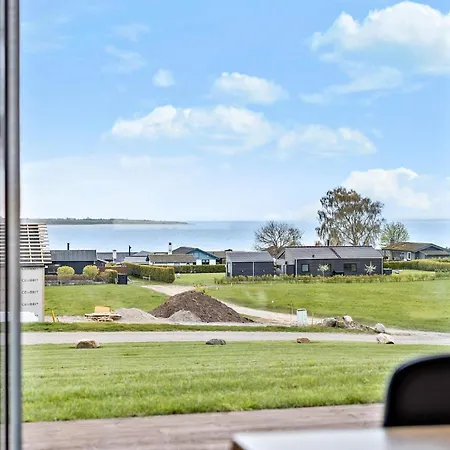 4 Bedroom Awesome In Holiday home *