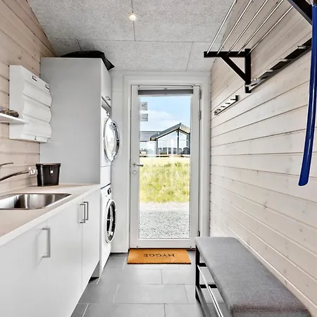 4 Bedroom Awesome In *