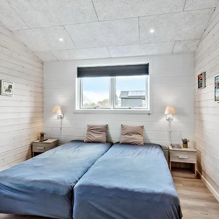 4 Bedroom Awesome In *